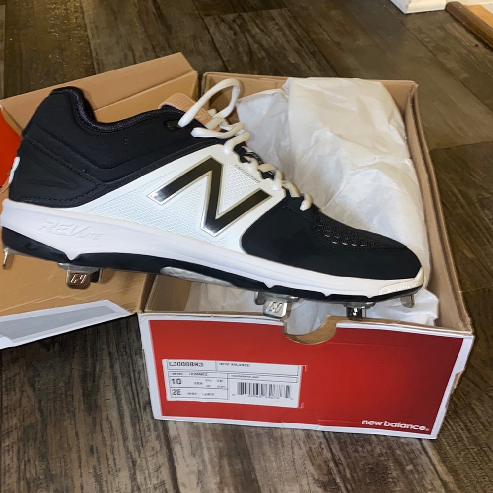 Men’s New Balance Baseball Cleats NEVER WORN